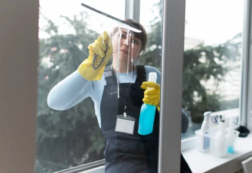 Nettoyage de vitres intérieures et extérieures à la Martyre
